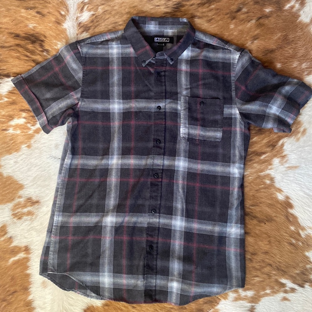 EZEKIEL LIGHTWEIGHT FLANNEL SHORT SLEEVE BUTTON UP